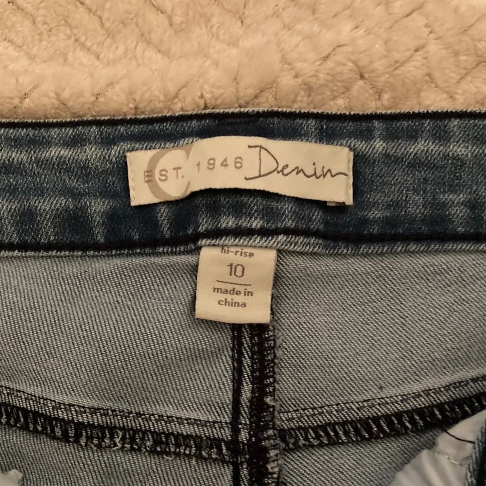 Chic Blue Ruffle Hem Cropped Jeans - Picture 2 of 4